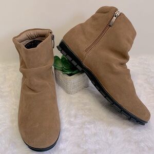 𝅺cougar OLA SUEDE LEATHER RUGGED WATERPROOF SIDE ZIP ANKLE BOOTS PRAIRIE BROWN